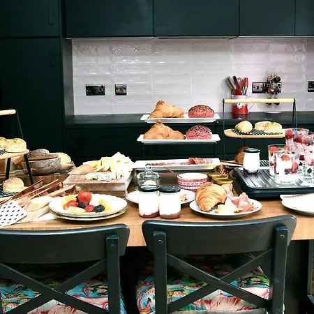 The Pink Door Couette-café 3*