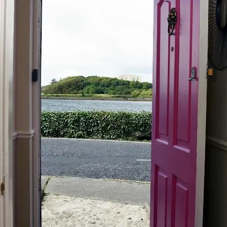 Bed & Breakfast The Pink Door Westport