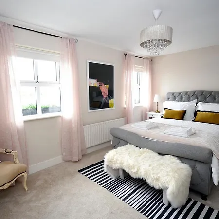 The Pink Door 3* Westport