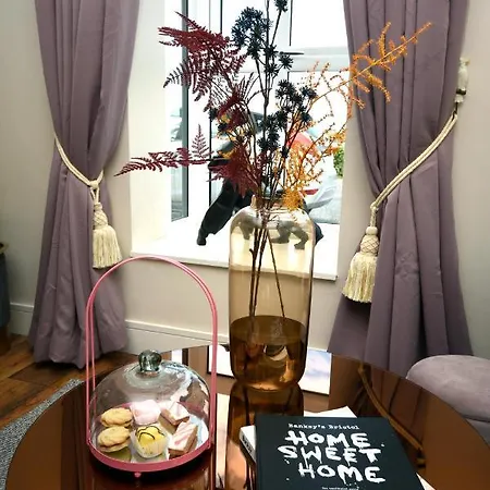 The Pink Door Bed & Breakfast 3*